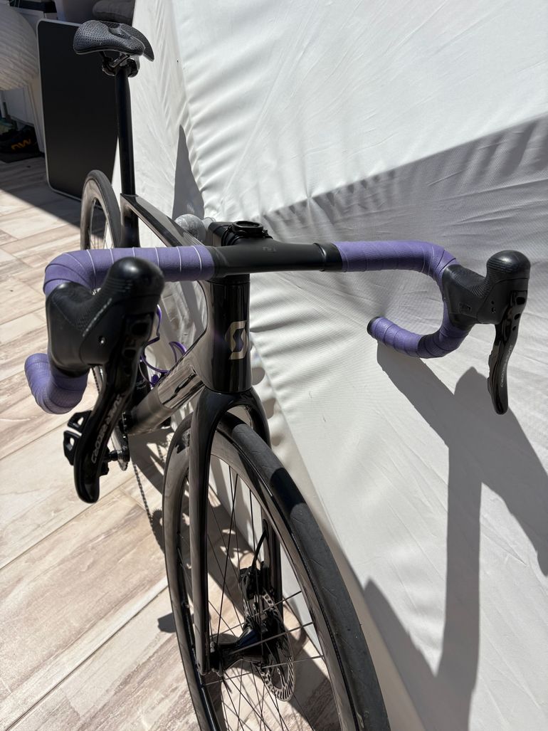 Used Scott Addict RC 2025 Road & Gravel — image 4 of 5