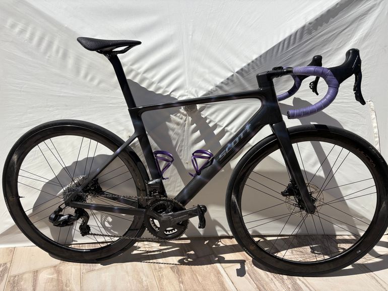 Used Scott Addict RC 2025 Road & Gravel — image 1 of 5