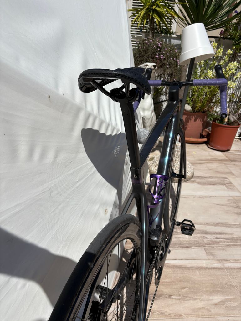 Used Scott Addict RC 2025 Road & Gravel — image 5 of 5