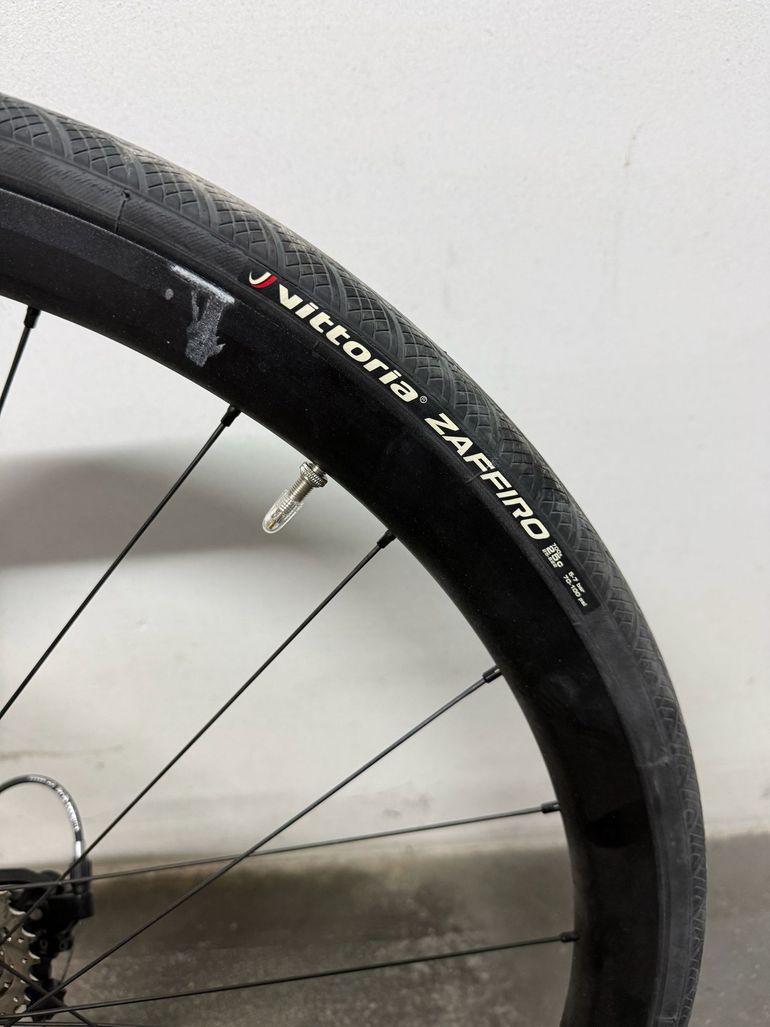Used Focus IZALCO MAX DISC 8.6 2021 2021 Road & Gravel, Gris claro — image 2 of 7