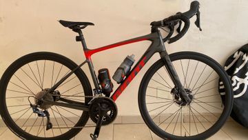 Giant Defy, Advanced 1 2021 2021 Road & Gravel usato
