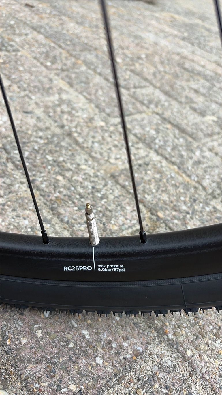 Used Orbea TERRA M30TEAM 2025 2025 Road & Gravel, Gris claro — image 10 of 11