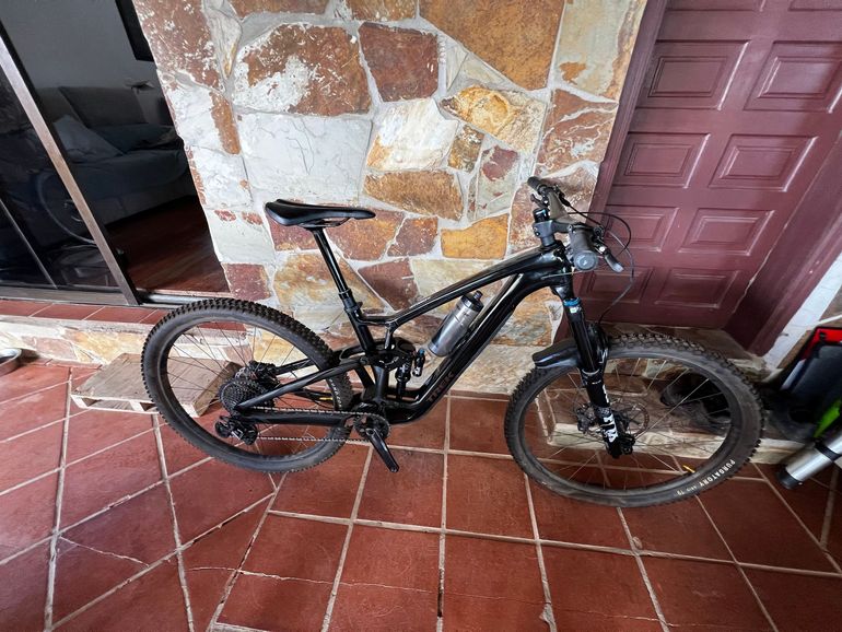 Used Trek Fuel EX 9.8 XT Gen 6 2024 2024 Mountainbike, Black, 29 — image 9 of 11