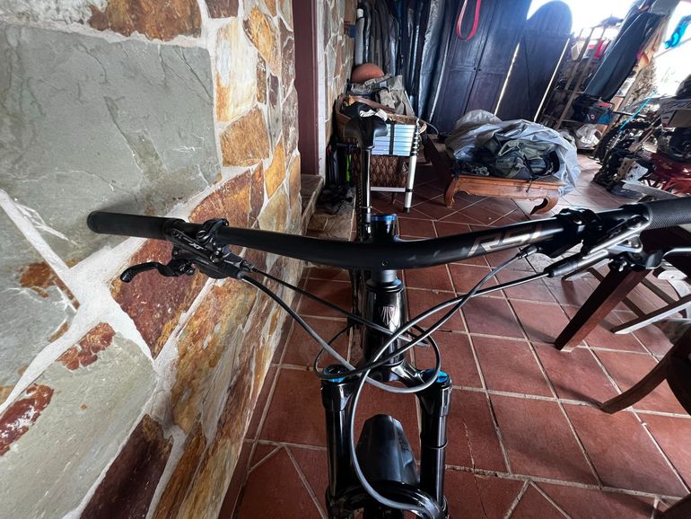 Used Trek Fuel EX 9.8 XT Gen 6 2024 2024 Mountainbike, Black, 29 — image 10 of 11