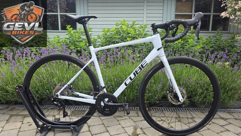 Used CUBE ATTAIN GTC RACE 2022 2022 Road & Gravel, White — image 1 of 17