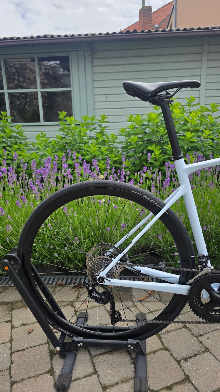 Used CUBE ATTAIN GTC RACE 2022 2022 Road & Gravel, White — image 6 of 17
