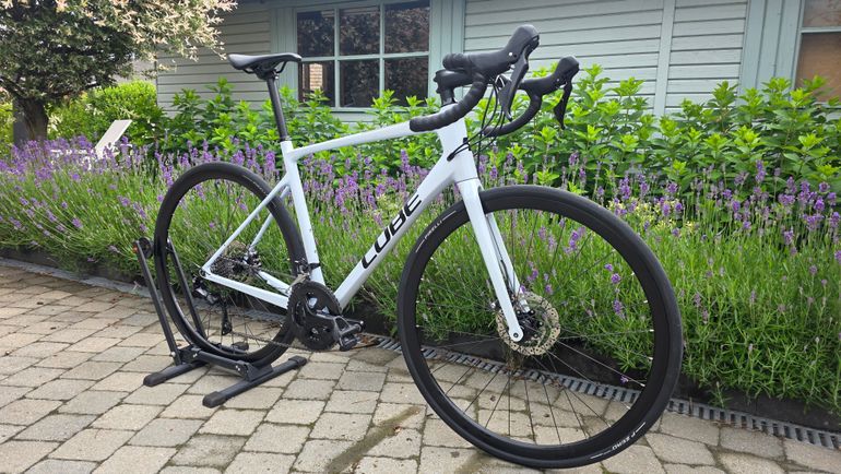 Used CUBE ATTAIN GTC RACE 2022 2022 Road & Gravel, White — image 2 of 17