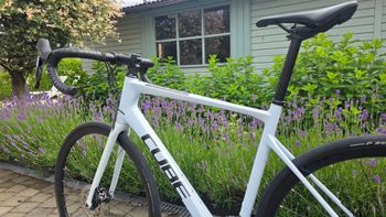 Used CUBE ATTAIN GTC RACE 2022 2022 Road & Gravel, White — image 15 of 17