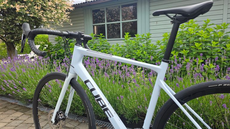 Used CUBE ATTAIN GTC RACE 2022 2022 Road & Gravel, White — image 15 of 17