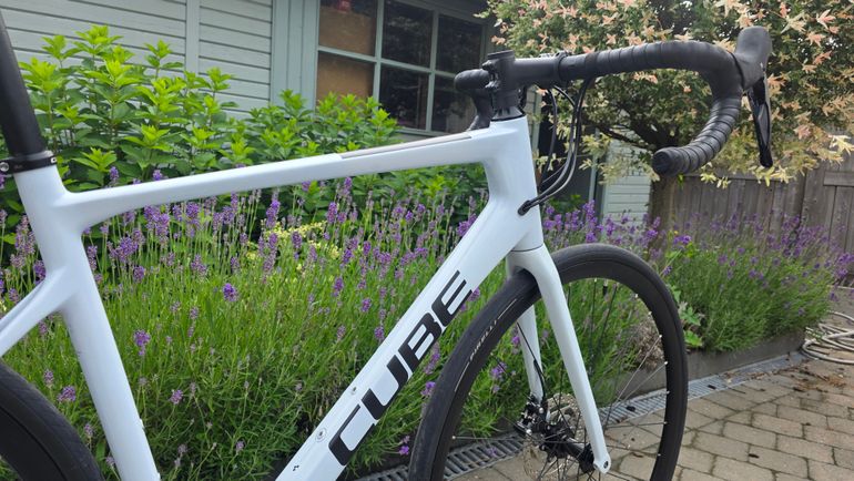 Used CUBE ATTAIN GTC RACE 2022 2022 Road & Gravel, White — image 3 of 17
