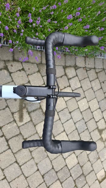 Used CUBE ATTAIN GTC RACE 2022 2022 Road & Gravel, White — image 10 of 17