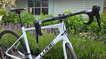 Used CUBE ATTAIN GTC RACE 2022 2022 Road & Gravel, White — image 12 of 17