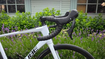 Used CUBE ATTAIN GTC RACE 2022 2022 Road & Gravel, White — image 11 of 17