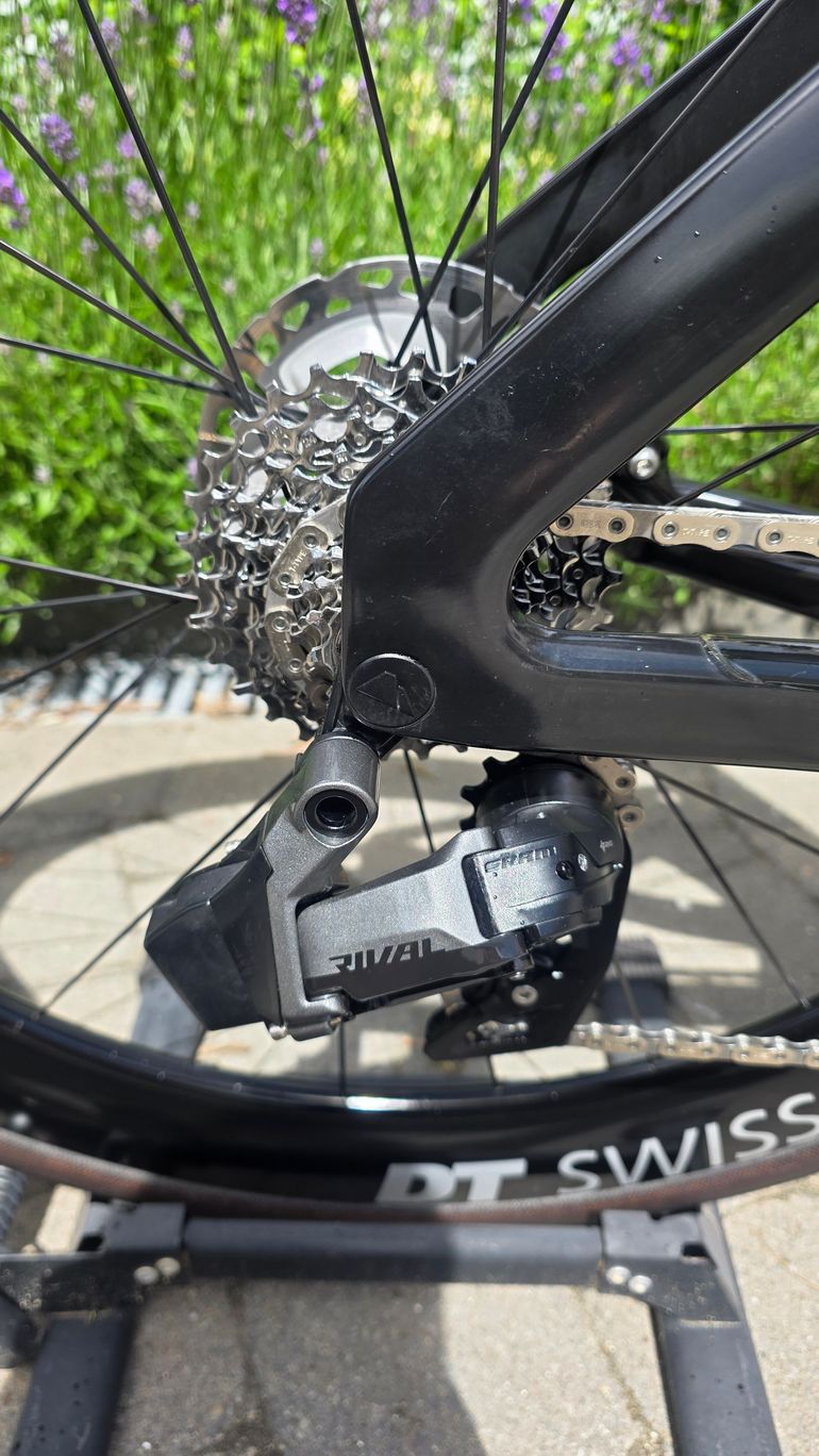 Used Canyon Aeroad CF SLX 7 AXS 2024 2024 Road & Gravel, Black — image 9 of 18