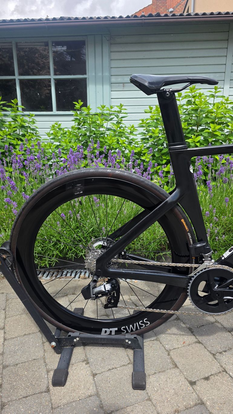 Used Canyon Aeroad CF SLX 7 AXS 2024 2024 Road & Gravel, Black — image 7 of 18