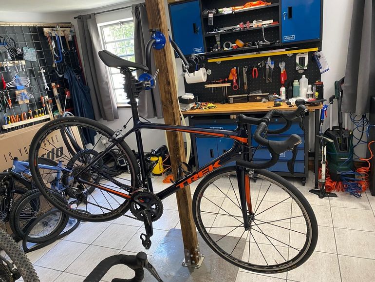Used Trek Émonda SL 6 2020 2020 Road & Gravel — image 1 of 7