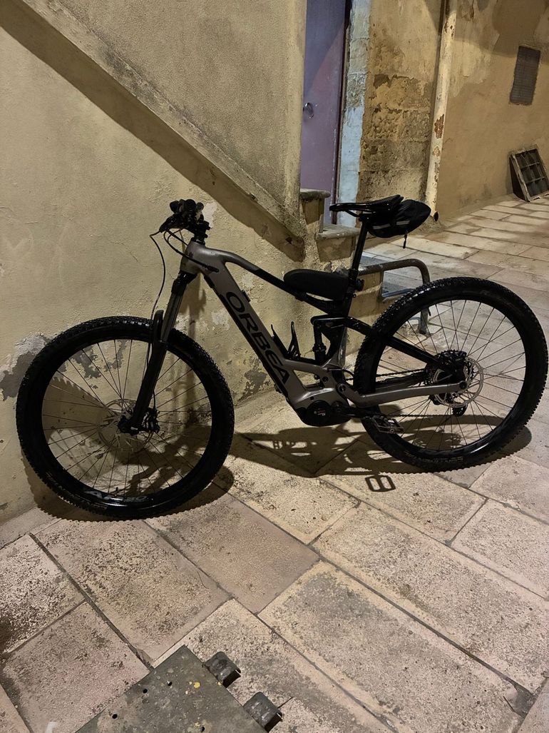 Used Orbea WILD FS H20 2022 2022 Mountainbike, Light Gray, 29 — image 1 of 4