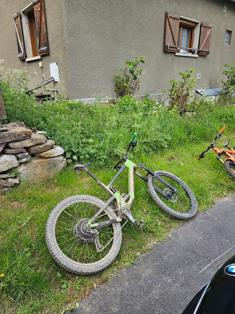 Used Santa Cruz NOMAD S / Carbon C / 27.5 2022 2022 Mountainbike, Green, 27.5 — image 4 of 4