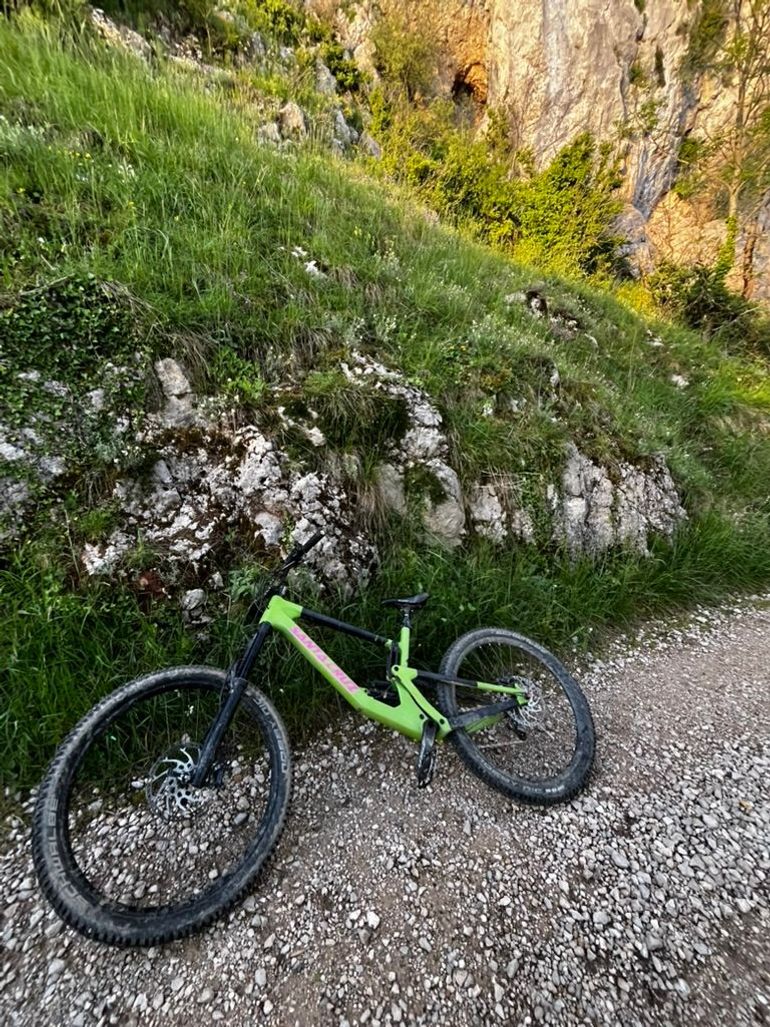 Used Santa Cruz NOMAD S / Carbon C / 27.5 2022 2022 Mountainbike, Green, 27.5 — image 3 of 4