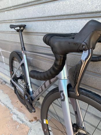 Used Scott Contessa Addict SE 2024 2024 Road & Gravel, Gris claro — image 6 of 8