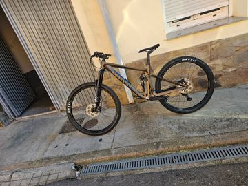 Ghost Riot Trail Essential 2022 2022 Mountainbike usato, Nero — immagine 1 di 8