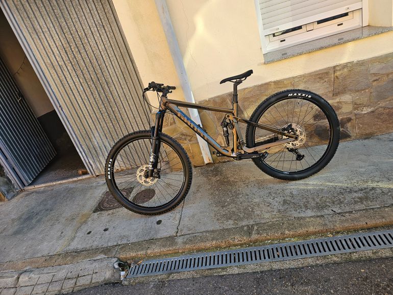 Used Ghost Riot Trail Essential 2022 2022 Mountainbike, Black, 29 — image 1 of 8