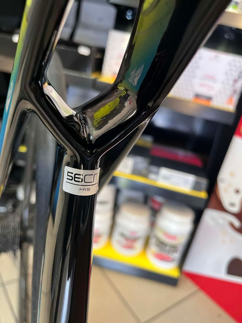 Used Trek Madone SLR 7 Gen 7 2024 2024 Road & Gravel, Blue — image 4 of 10