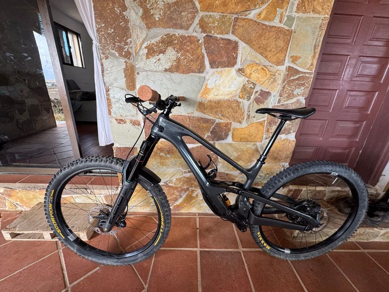 Used Cannondale Jekyll 2 2024 2024 Mountainbike — image 1 of 14