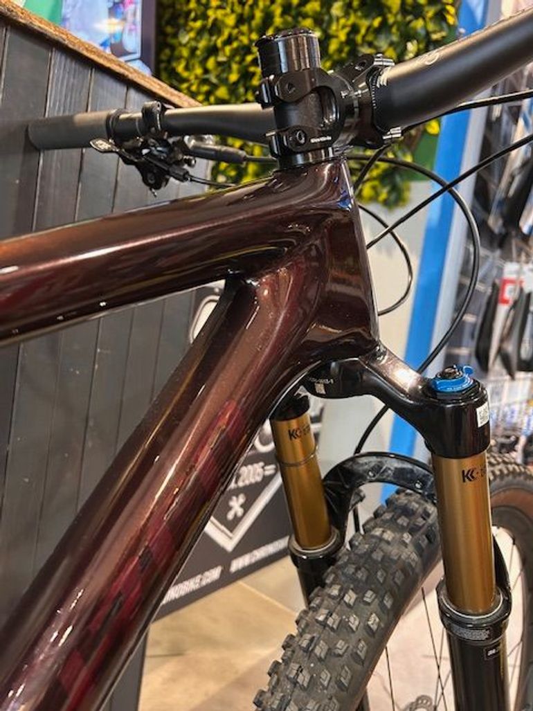 Used Specialized Epic EVO Pro 2022 2022 Mountainbike, Red, 29 — image 14 of 34