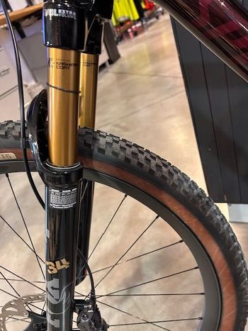 Used Specialized Epic EVO Pro 2022 2022 Mountainbike, Red, 29 — image 28 of 34