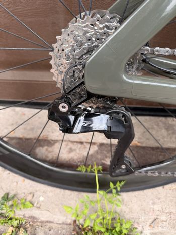 Used Canyon Aeroad CF SLX 7 Di2 2025 2025 Road & Gravel, Green — image 2 of 9
