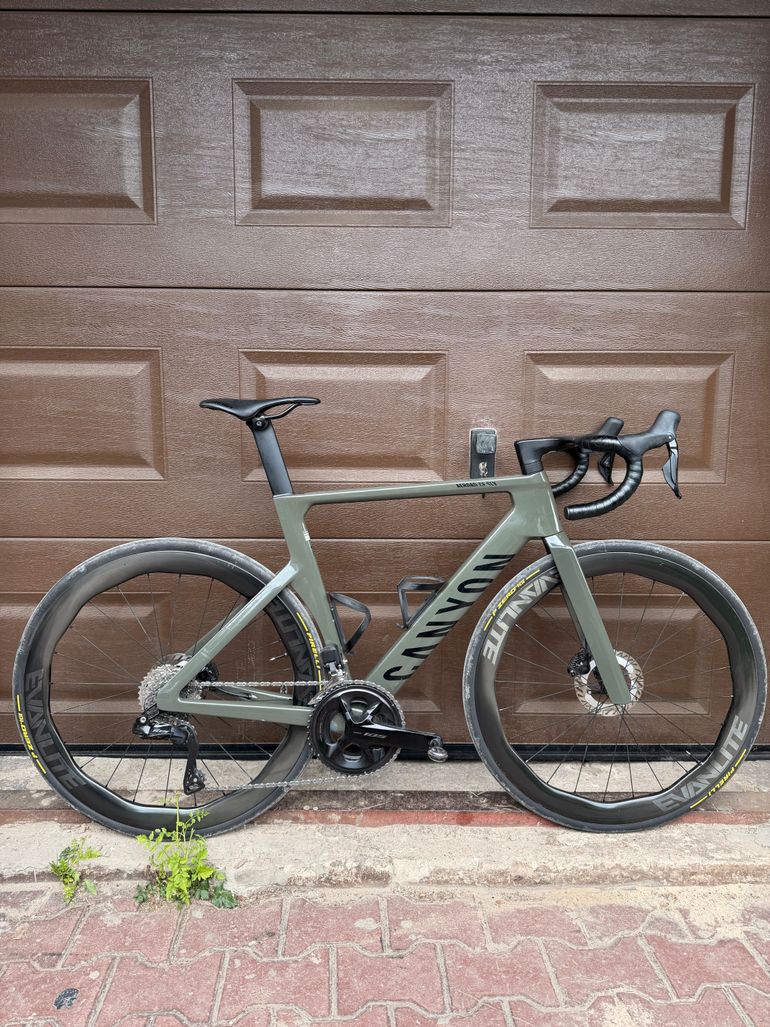 Used Canyon Aeroad CF SLX 7 Di2 2025 2025 Road & Gravel, Green — image 1 of 9