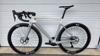 Used Focus IZALCO MAX 9.8 2024 2024 Road & Gravel, Bianco — image 2 of 5