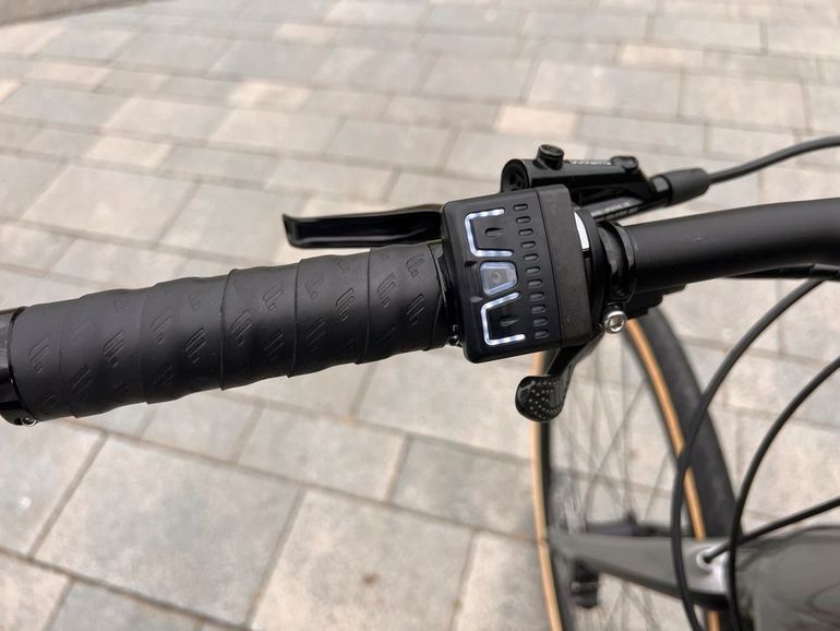 Used Focus Gallium Shimano 105 2021 Road & Gravel, Grigio chiaro — image 3 of 15