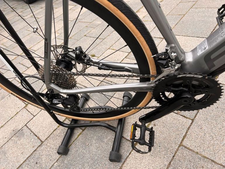 Used Focus Gallium Shimano 105 2021 Road & Gravel, Grigio chiaro — image 5 of 15