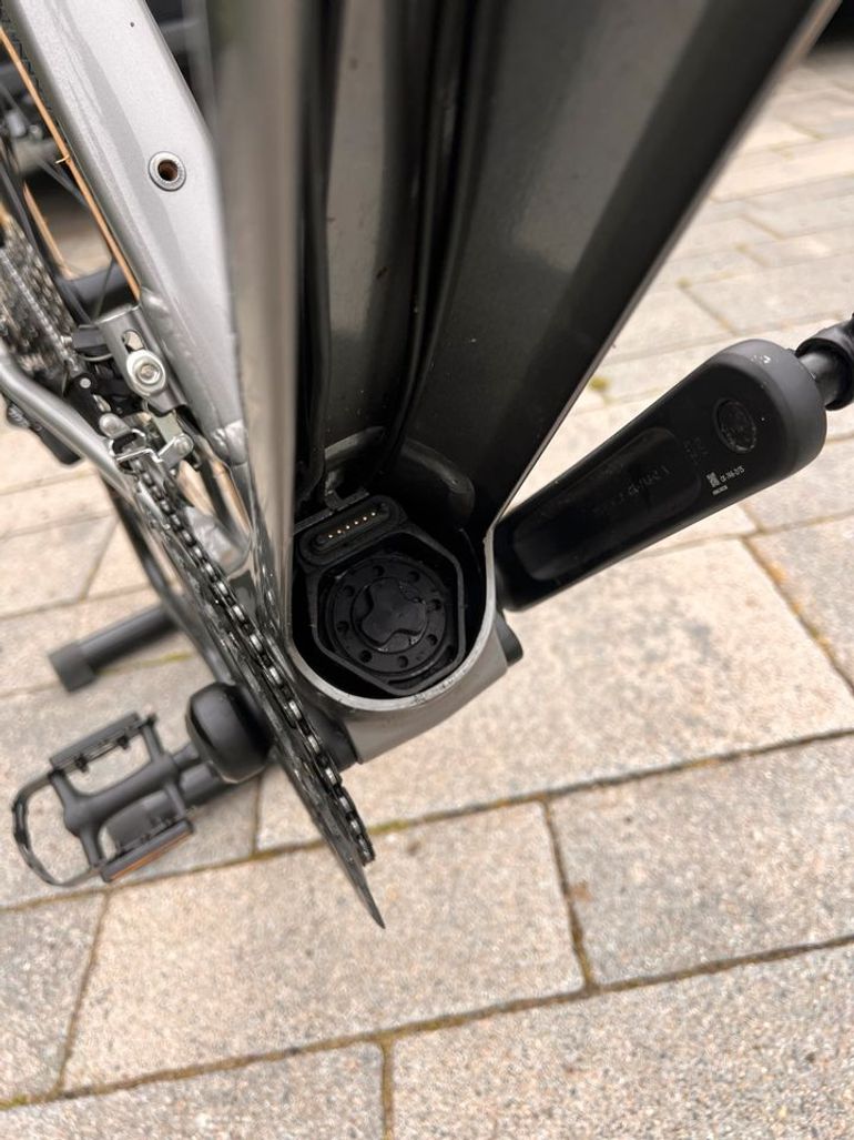 Used Focus Gallium Shimano 105 2021 Road & Gravel, Grigio chiaro — image 8 of 15
