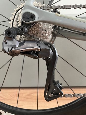 Used Canyon Ultimate Shimano Ultegra Di2 2022 Road & Gravel, Gris claro — image 3 of 5