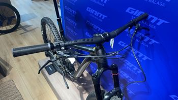 Used Giant Reign 1 2024 2024 Mountainbike, Light Gray, 27.5 — image 5 of 6