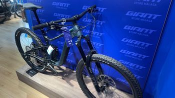 Used Giant Reign 1 2024 2024 Mountainbike, Light Gray, 27.5 — image 3 of 6