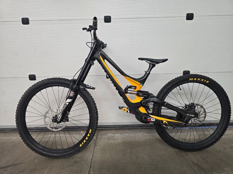 Used Specialized S-Works Demo 8 2016 2016 Mountainbike, Orange, 27.5 — image 2 of 6