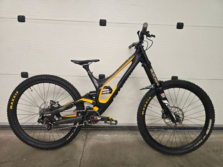 Used Specialized S-Works Demo 8 2016 2016 Mountainbike, Orange, 27.5 — image 1 of 6