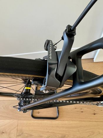 Used Canyon Ultimate CF SLX 8.0 Di2 2019 2019 Road & Gravel, Negro — image 22 of 22
