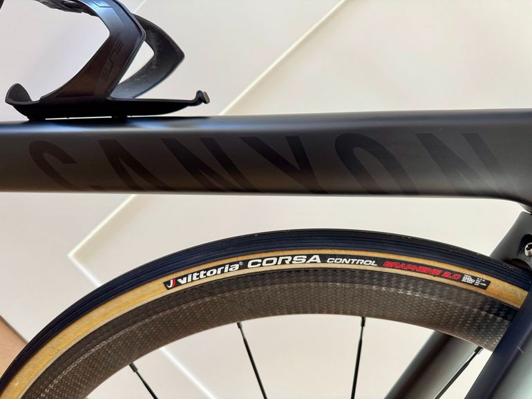 Used Canyon Ultimate CF SLX 8.0 Di2 2019 2019 Road & Gravel, Negro — image 7 of 22