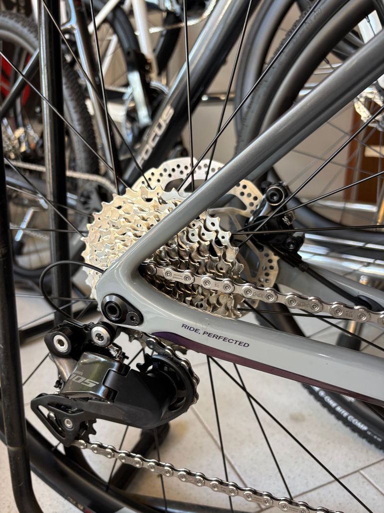 Used Basso Astra Shimano 105 Di2 2023 2023 Road & Gravel, Light Gray — image 5 of 5