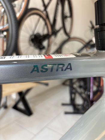 Used Basso Astra Shimano 105 Di2 2023 2023 Road & Gravel, Light Gray — image 3 of 5