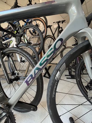 Used Basso Astra Shimano 105 Di2 2023 2023 Corsa & gravel