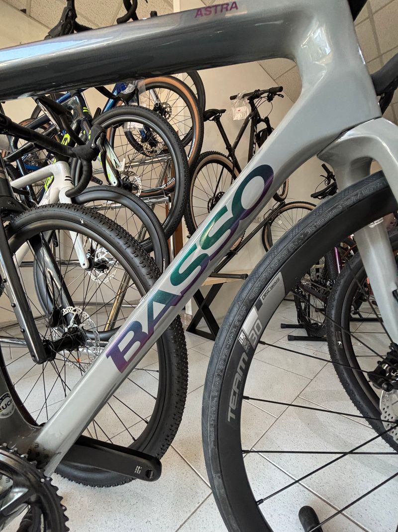 Basso Astra Shimano 105 Di2 2023 2023 Road & Gravel usato