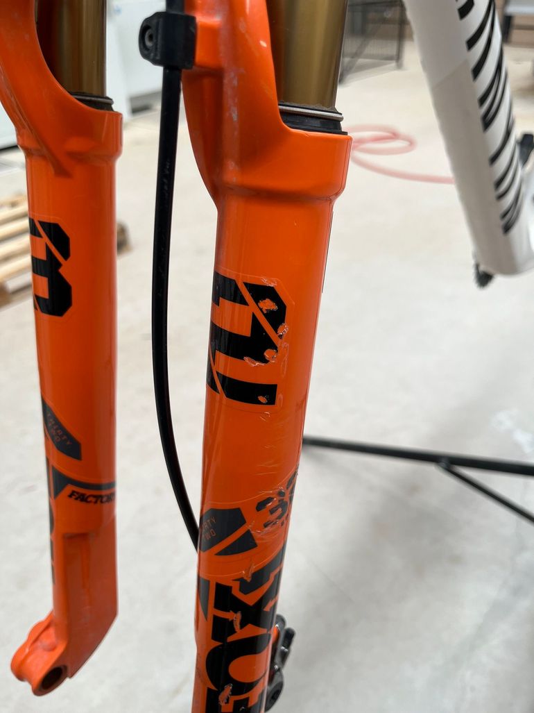 Used Canyon Lux World Cup CFR Team 2024 Frameset 2024 Mountainbike, Weiß, 29 — image 21 of 27