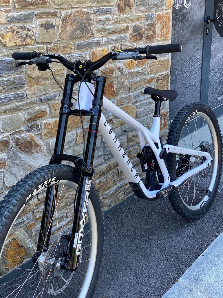 Used Commencal Supreme SRAM GX DH 2026 Mountainbike — image 2 of 10