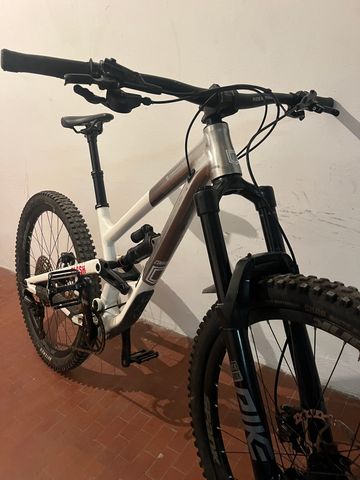 Gebrauchtes Commencal CLASH JR 2021 2021 Youth, Weiß — Bild 4 von 4